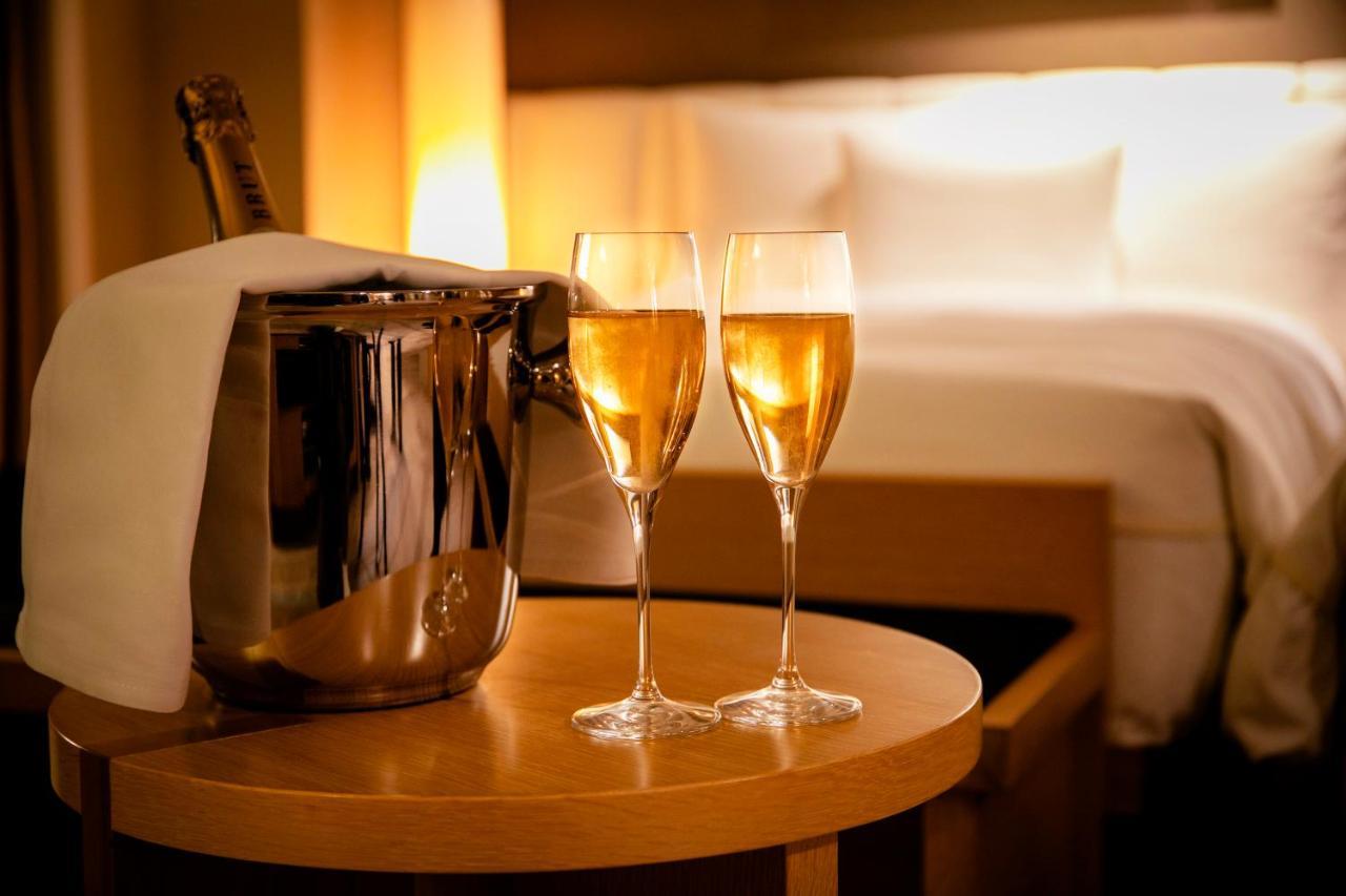 Vignette Collection The Windsor Toya By Ihg